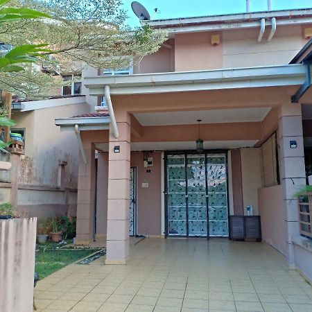 Muslim Dinaim Homestay Tanjong Malim Exteriör bild