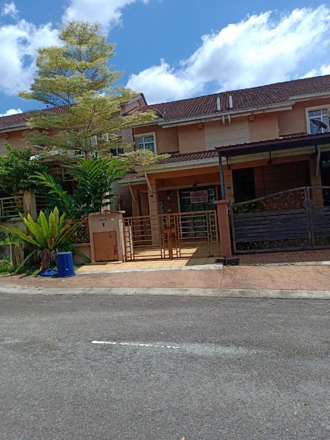 Muslim Dinaim Homestay Tanjong Malim Exteriör bild
